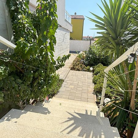 יזרה Vila Regina Apartment Rex With Swimming Pool מראה חיצוני תמונה