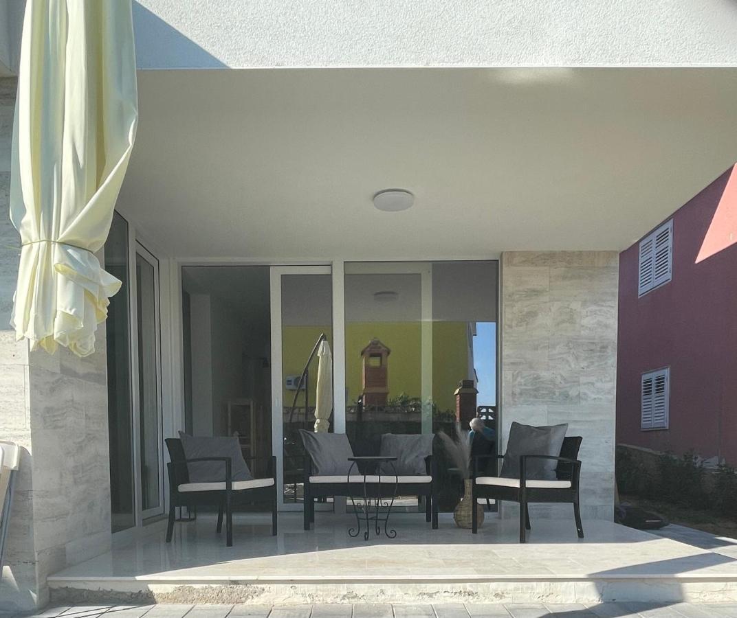 יזרה Vila Regina Apartment Rex With Swimming Pool מראה חיצוני תמונה