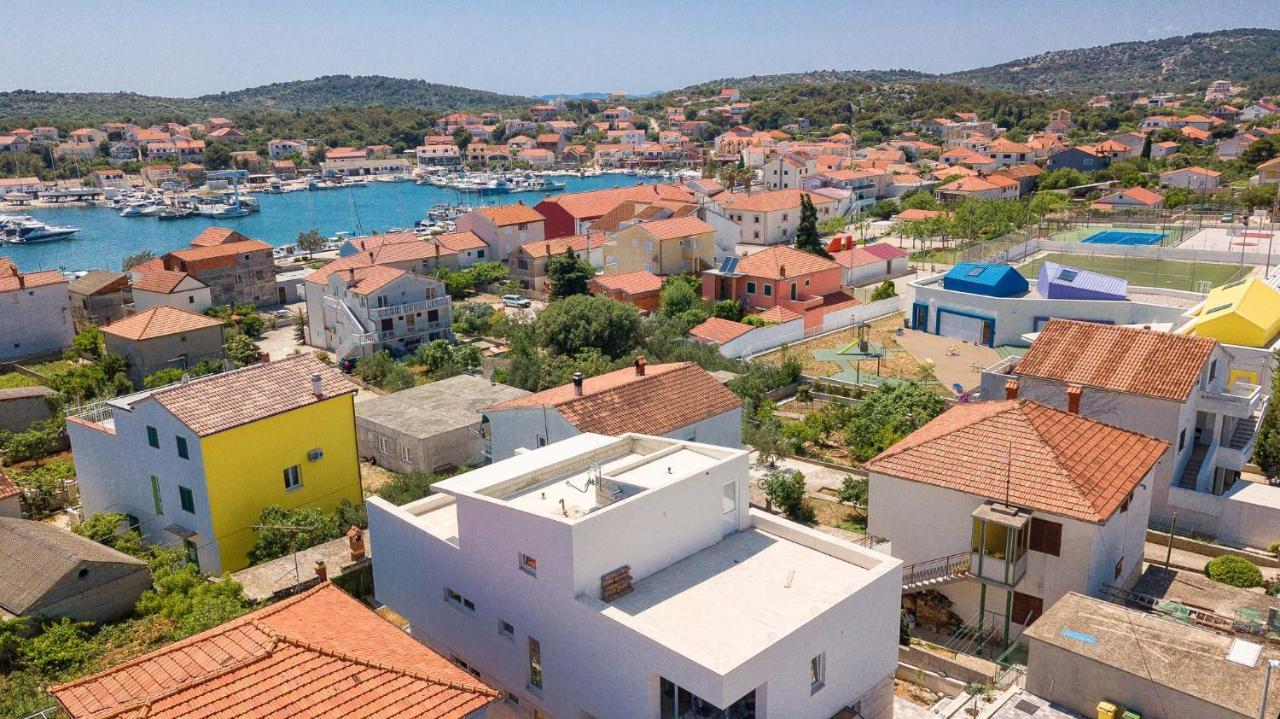 יזרה Vila Regina Apartment Rex With Swimming Pool מראה חיצוני תמונה