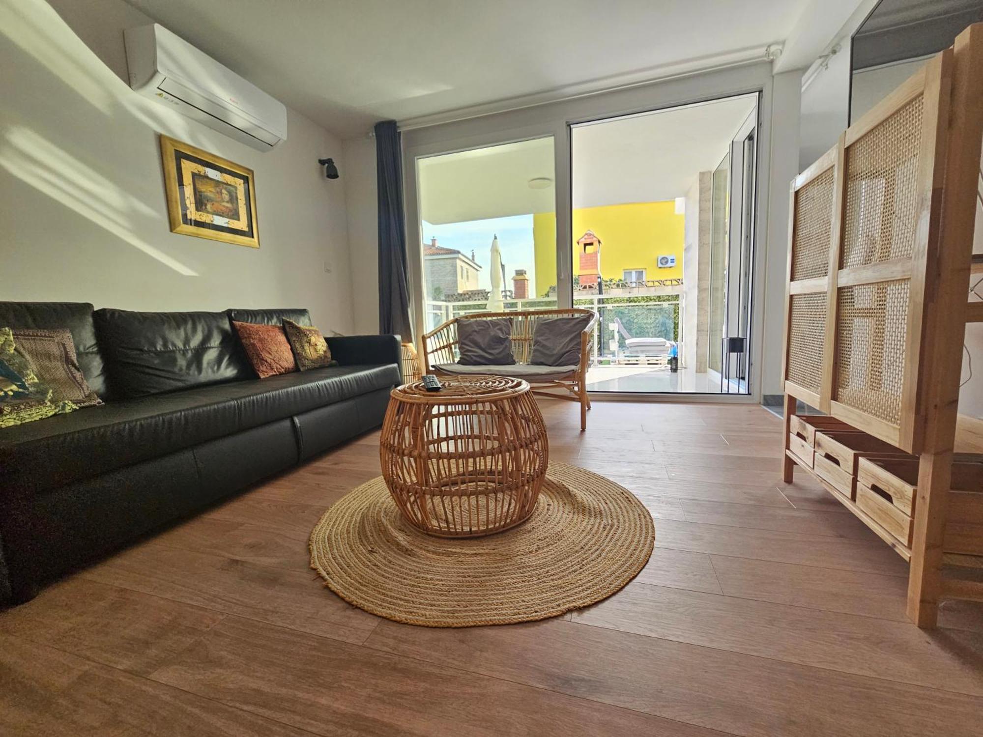 יזרה Vila Regina Apartment Rex With Swimming Pool מראה חיצוני תמונה