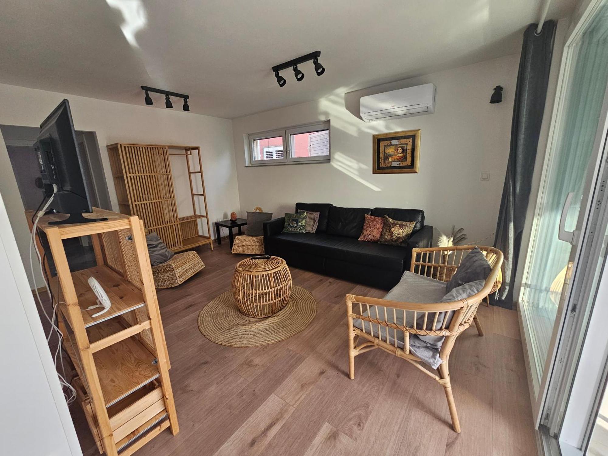 יזרה Vila Regina Apartment Rex With Swimming Pool מראה חיצוני תמונה