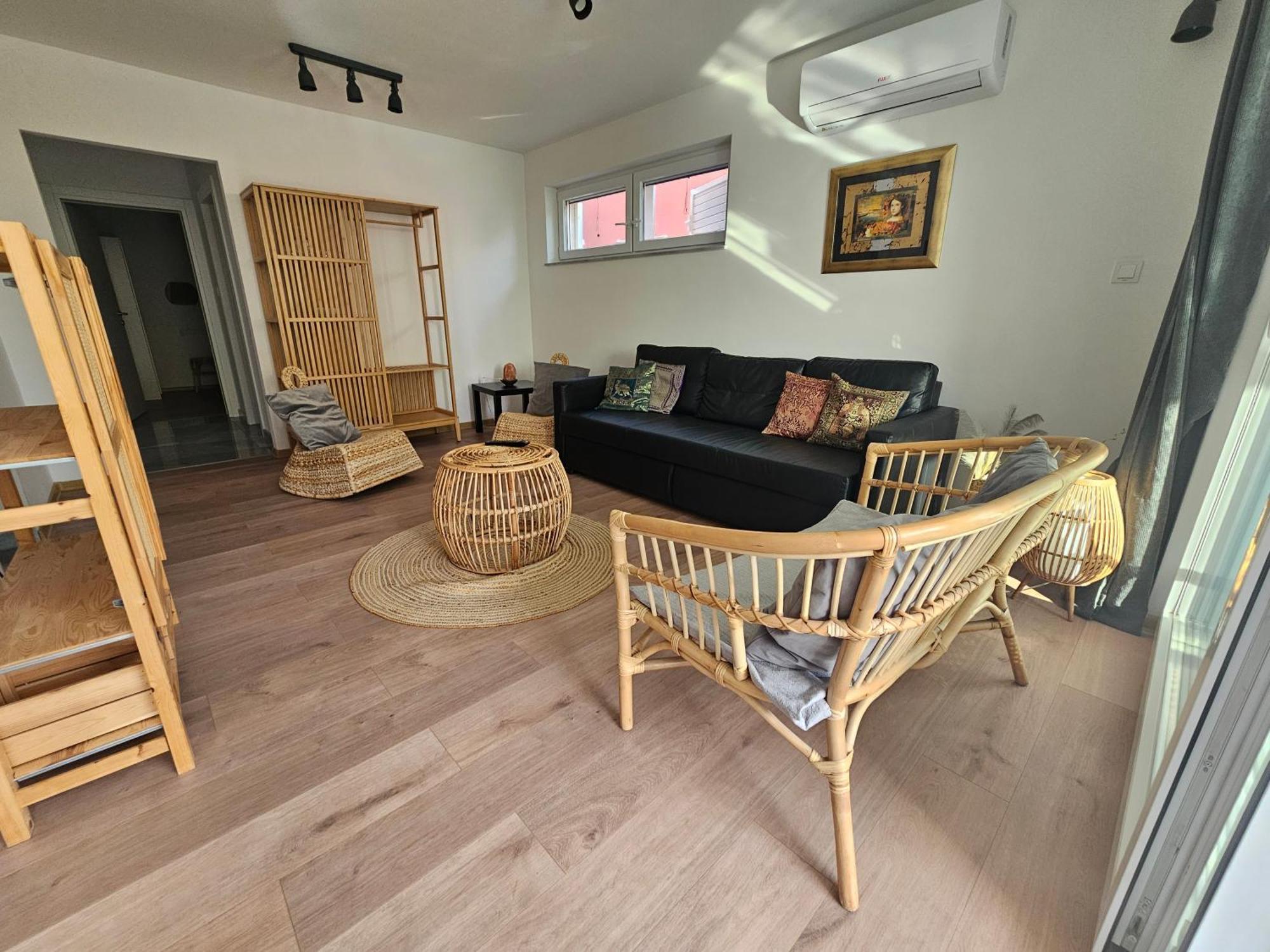 יזרה Vila Regina Apartment Rex With Swimming Pool מראה חיצוני תמונה