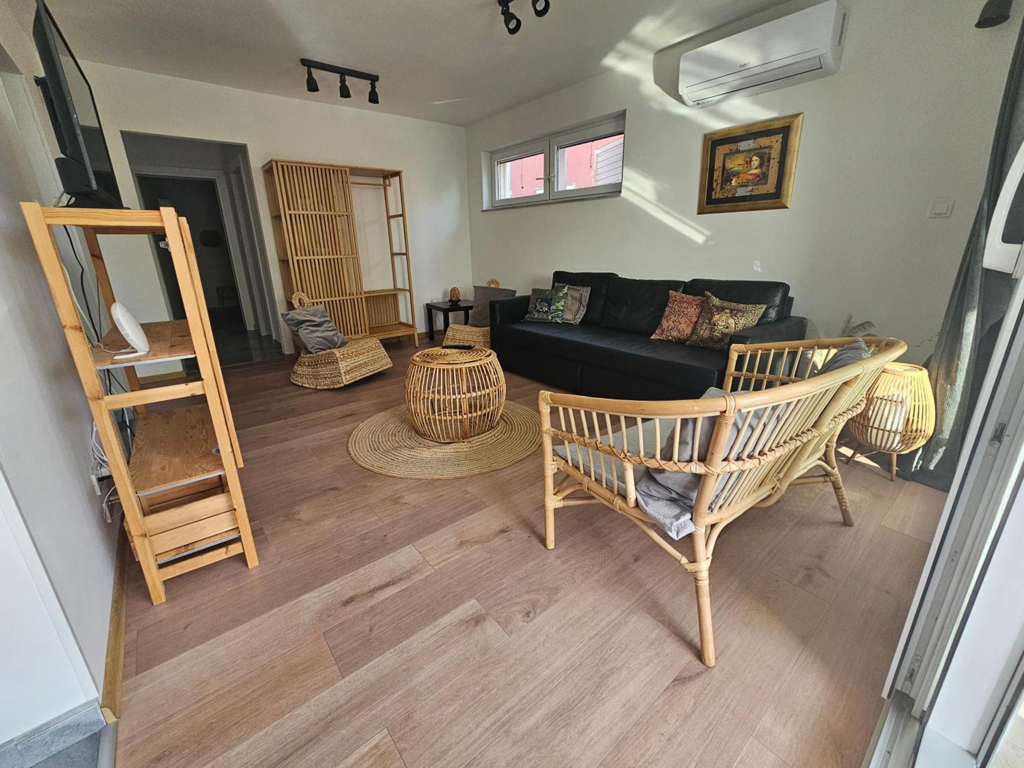 יזרה Vila Regina Apartment Rex With Swimming Pool מראה חיצוני תמונה