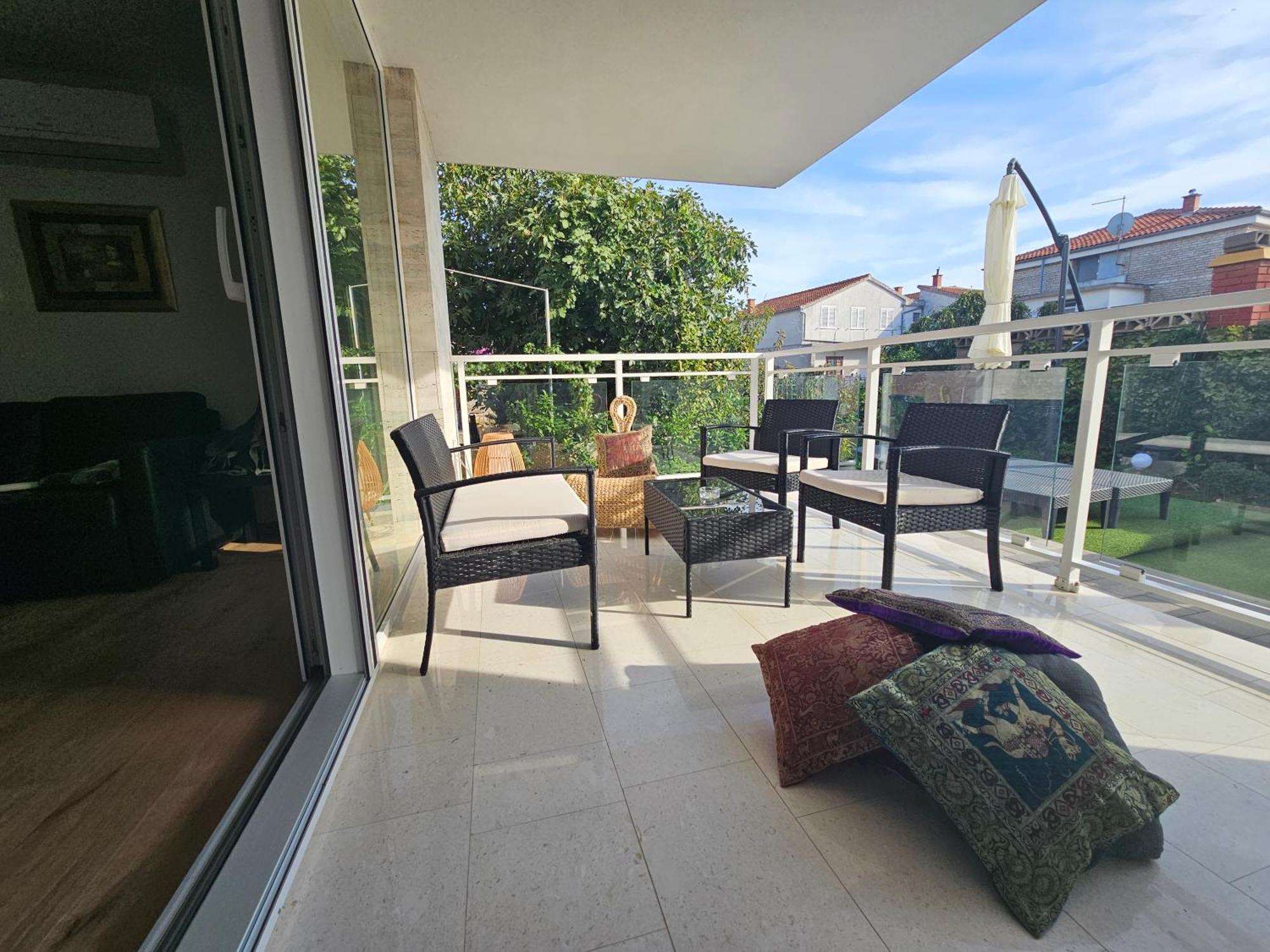 יזרה Vila Regina Apartment Rex With Swimming Pool מראה חיצוני תמונה