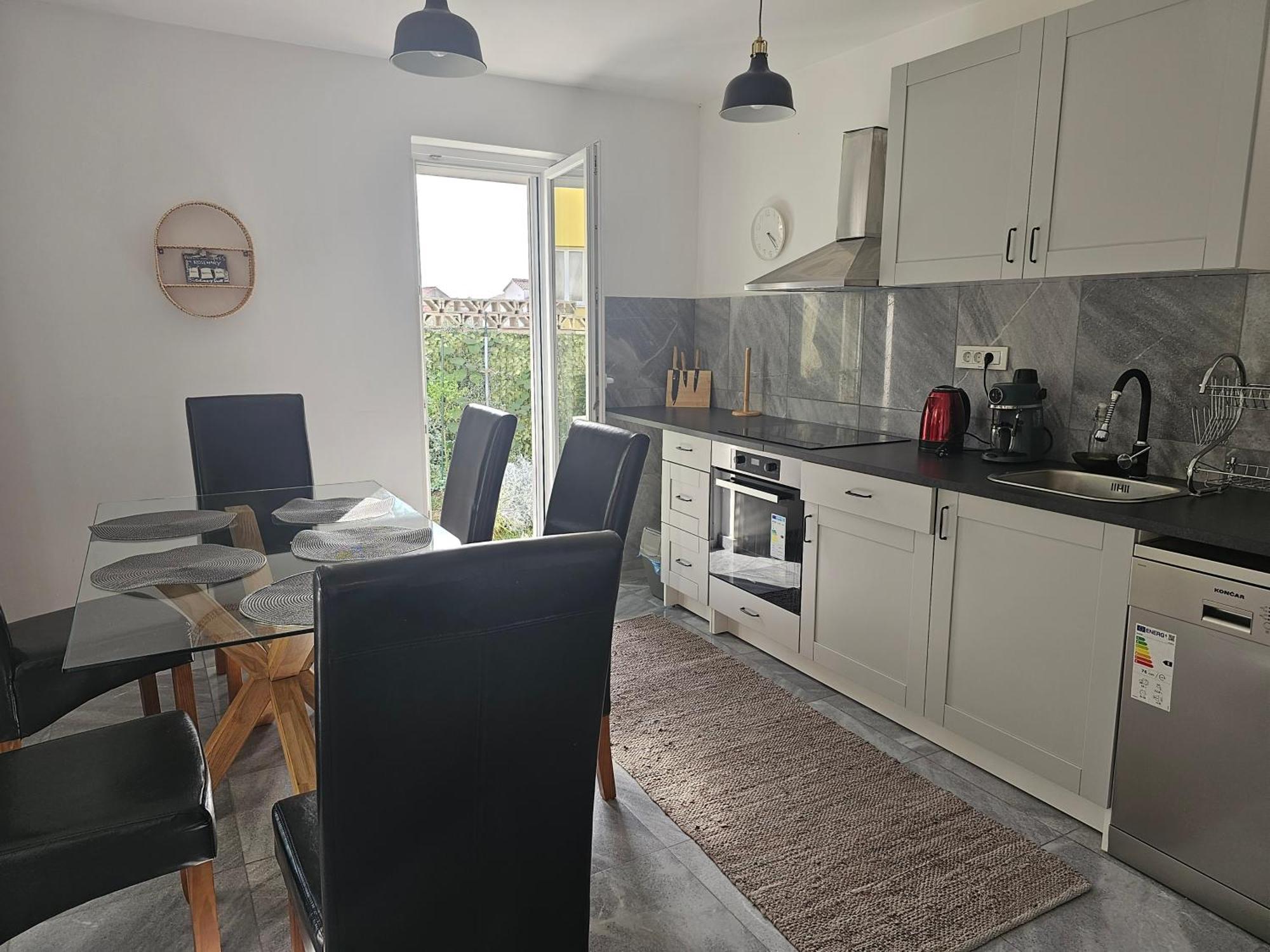 יזרה Vila Regina Apartment Rex With Swimming Pool מראה חיצוני תמונה