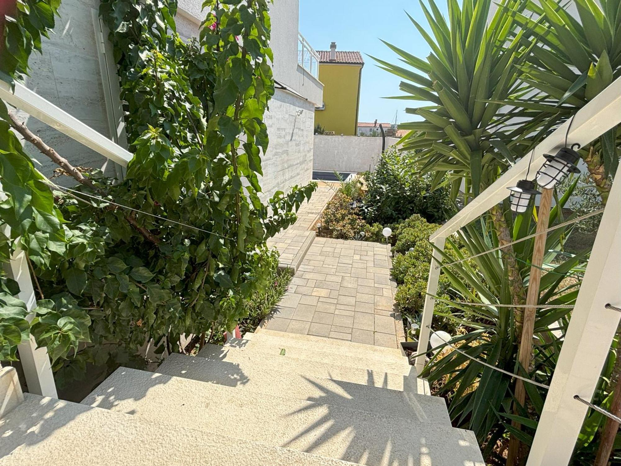יזרה Vila Regina Apartment Rex With Swimming Pool מראה חיצוני תמונה