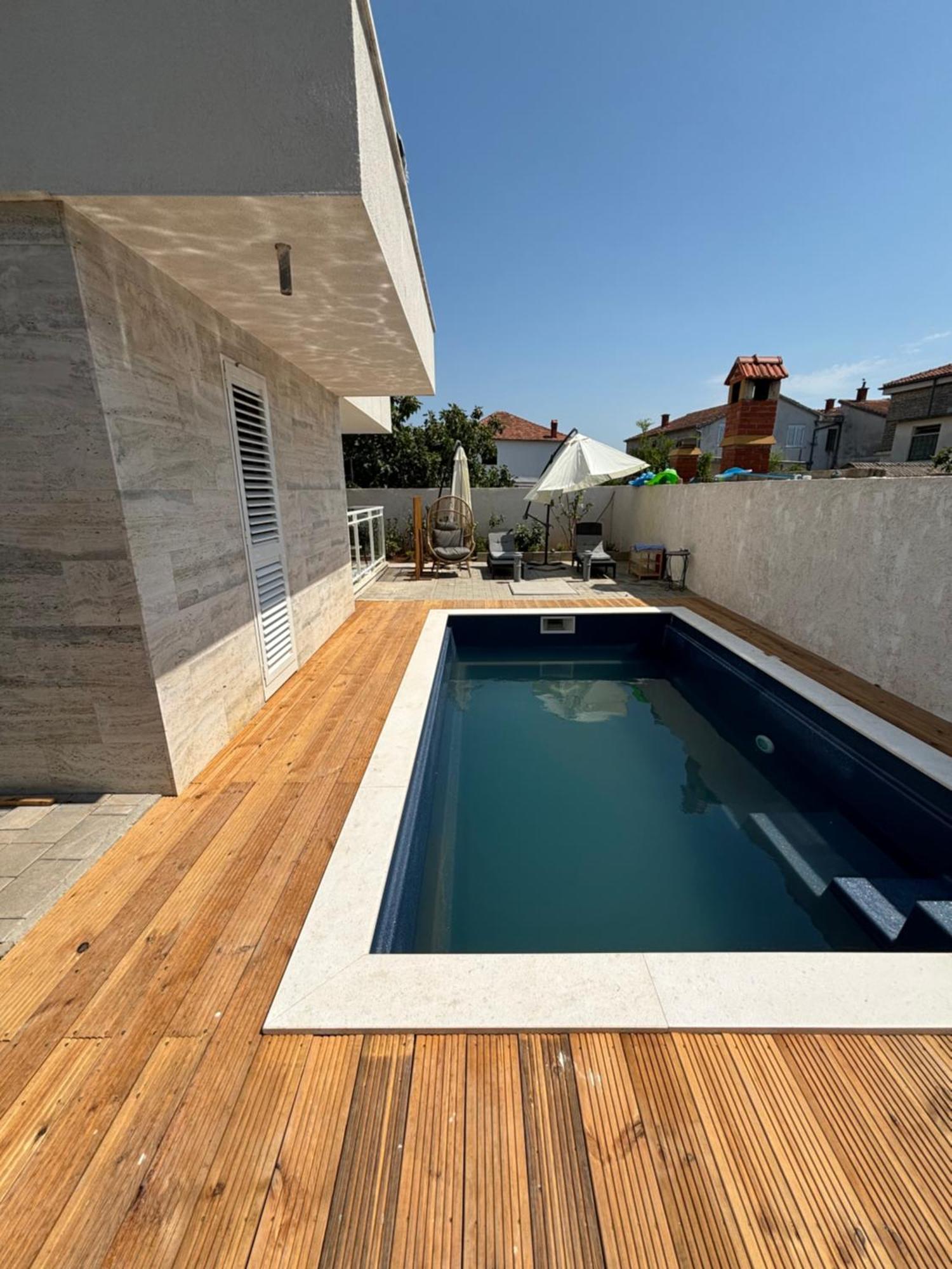 יזרה Vila Regina Apartment Rex With Swimming Pool מראה חיצוני תמונה